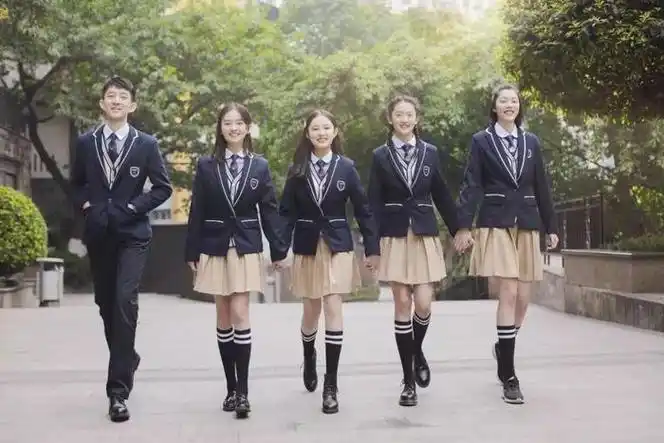 各地中学校服大盘点,这几所真好看!|中学|惠州市|深圳市_新浪新闻
