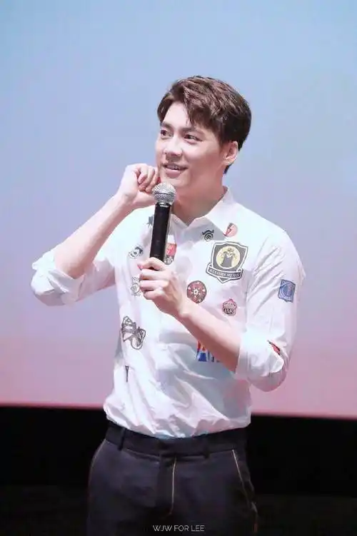 李易峰撩妹技能开窍,用"怕老婆"借口来拒绝粉丝们的求婚