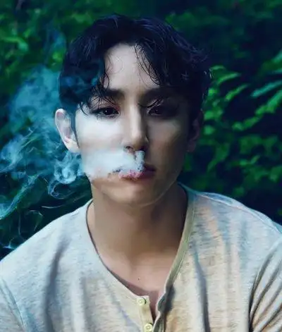 男士凌乱发型须有度 男生凌乱时尚风短烫发发型图片