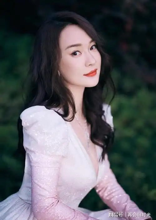 12位娱乐圈"挺胸而出"的女明星,一个比一个"胸猛"