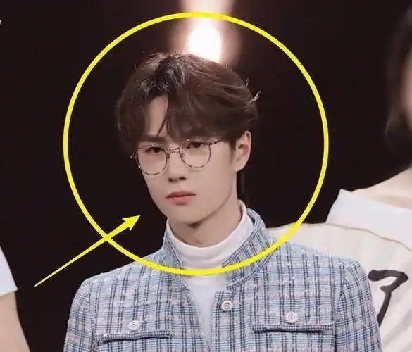 张子枫真不愧是团宠《青簪锁三千》热播中_黄磊_海报_全家福