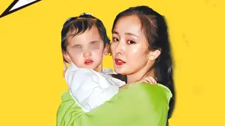 杨幂女儿正脸被曝光,当看清小糯米长相后,才明白她为何不愿公开