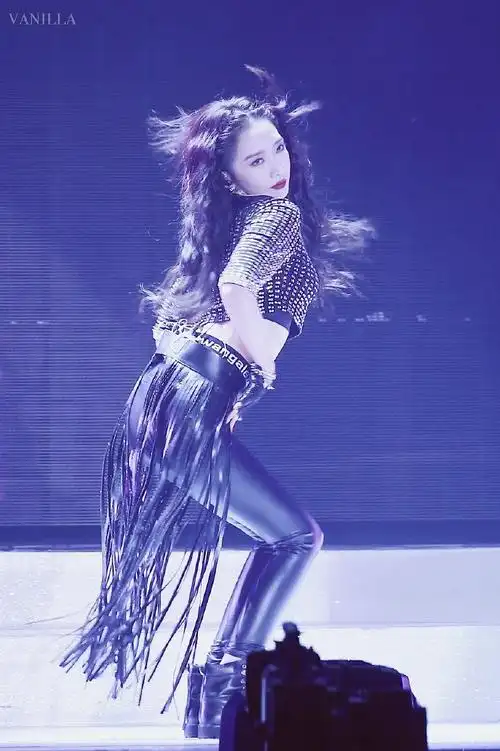 我好喜欢这张孟美岐,头发都在跳舞