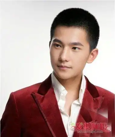 高中男学生剃出的平头发型图片 男生理时尚帅气的小平头造型