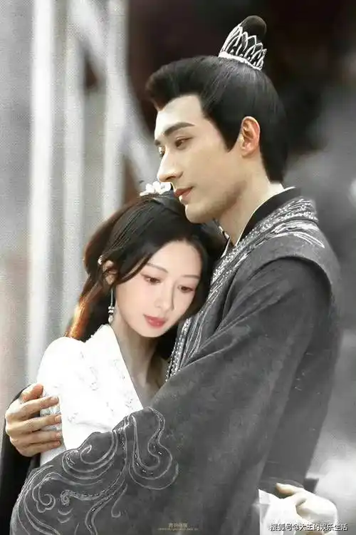 原创愚人节站姐们都癫了吗发了黄景瑜许魏洲亲吻图杨紫刘学义cp照