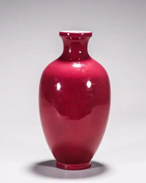 胭脂红釉盘口瓶