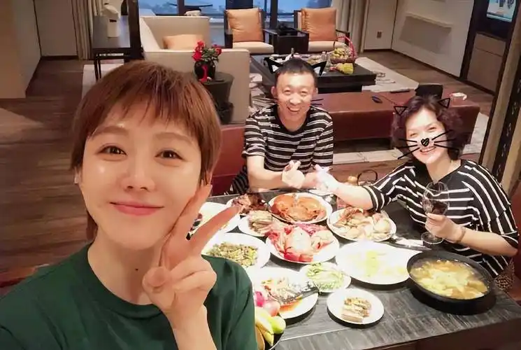 南来北往姜妍:内娱美厨娘,错爱妈宝男,干妈宋丹丹拿她当亲闺女_朱雨辰