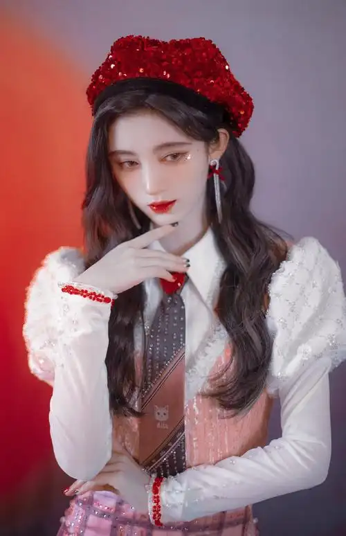 鞠婧祎女团风跨年造型甜度满分