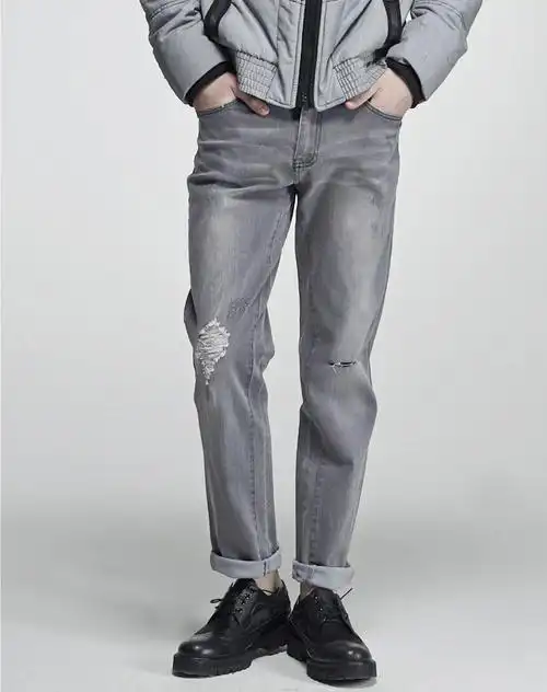 灰色 磨白破洞牛仔裤