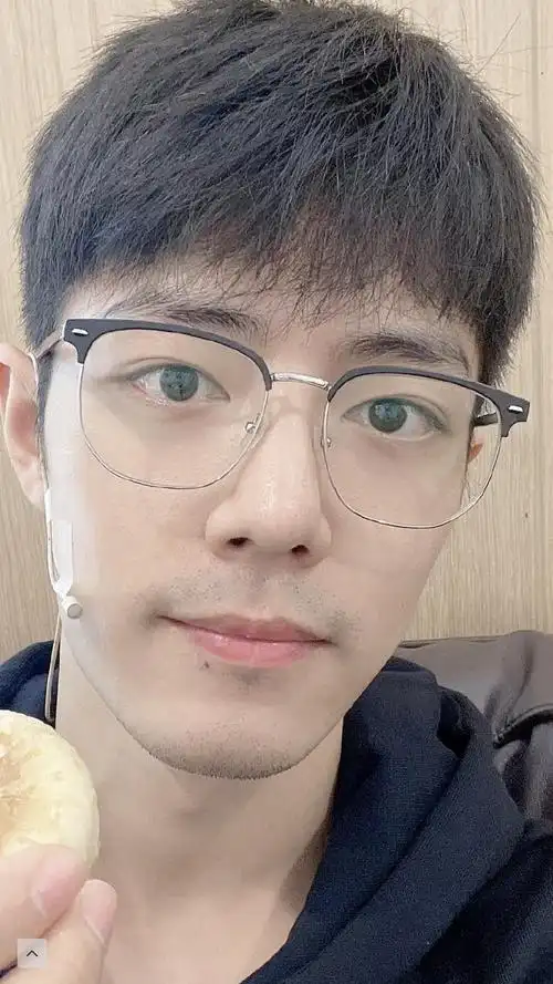 921尼玛我爱死这种素颜男了带麦了是不是有啥节目呢