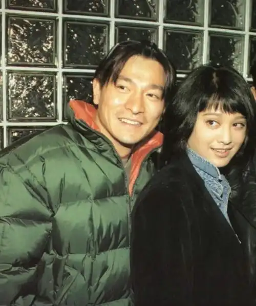 宁静晒与刘德华金鸡奖后台同框合照_华语_电影网_1905.com