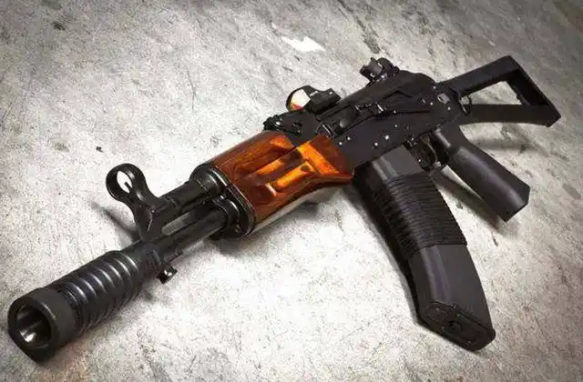 像步枪中比较具有代表性的"ak47突击步枪"威力就很离谱,它就能适应