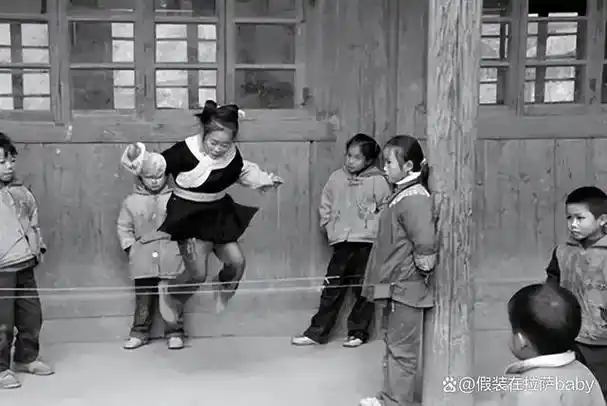 童年的老照片,童年的往事不堪回首,满满的七零八零儿时的记忆!
