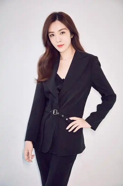 纯色装很单一王晓晨用一种颜色显万种风情这衣品让人服气