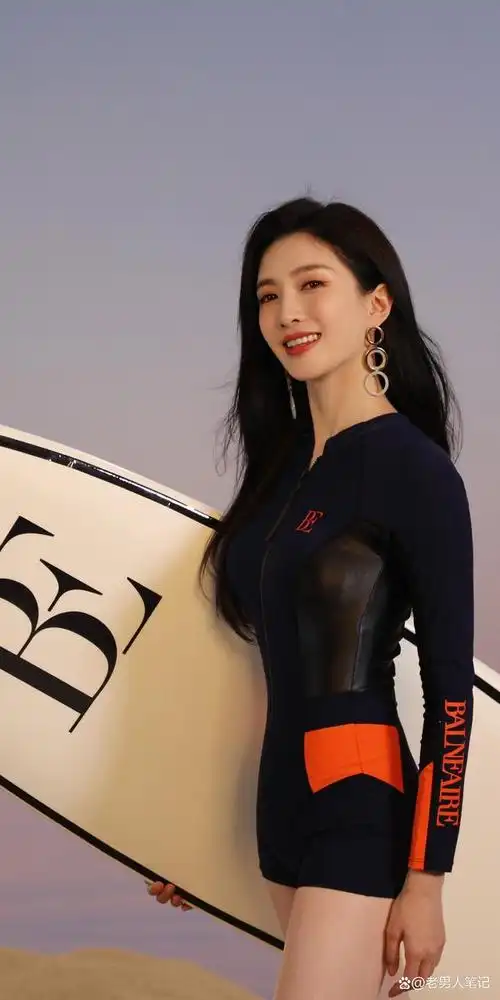 85后内娱小花江疏影罕见秀身材,当她168cm的身高穿上泳衣,是妥妥的