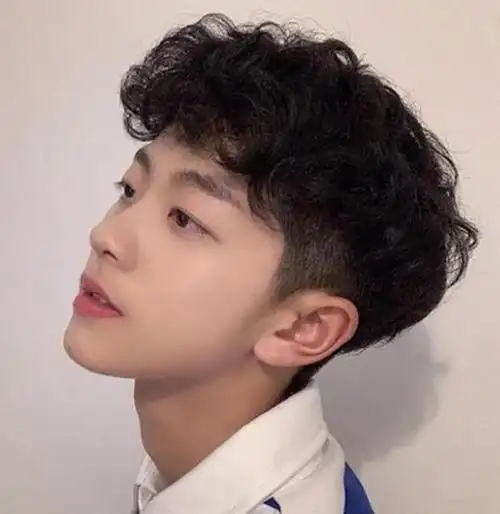 韩式小清新男生发型,提高颜值就靠它了