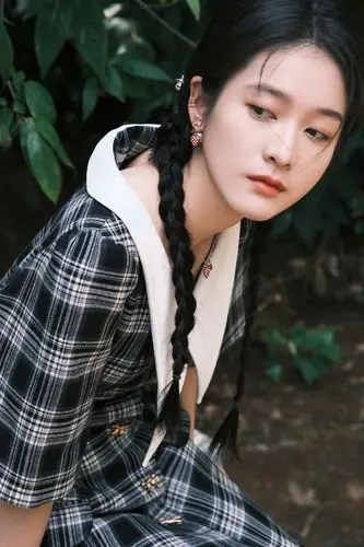 张雪迎麻花辫装扮有没有可爱到你呢?_高清图集_新浪网