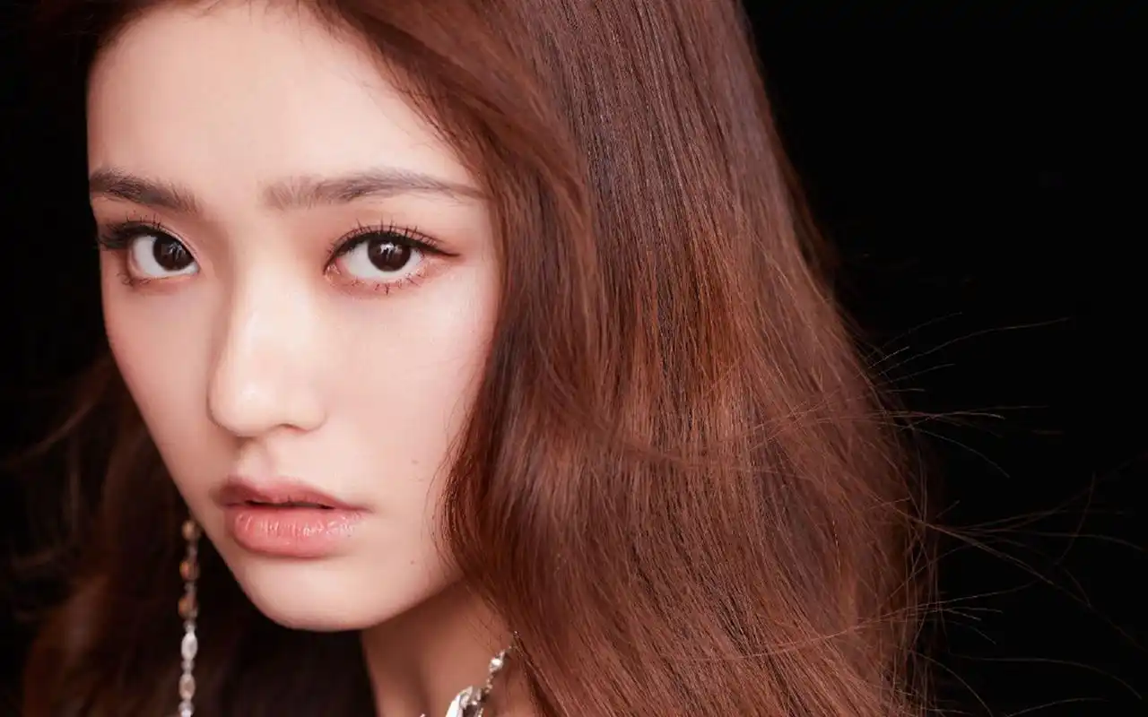 林允性感迷人写真图片桌面壁纸高清大图预览1920x1200_大陆明星下载