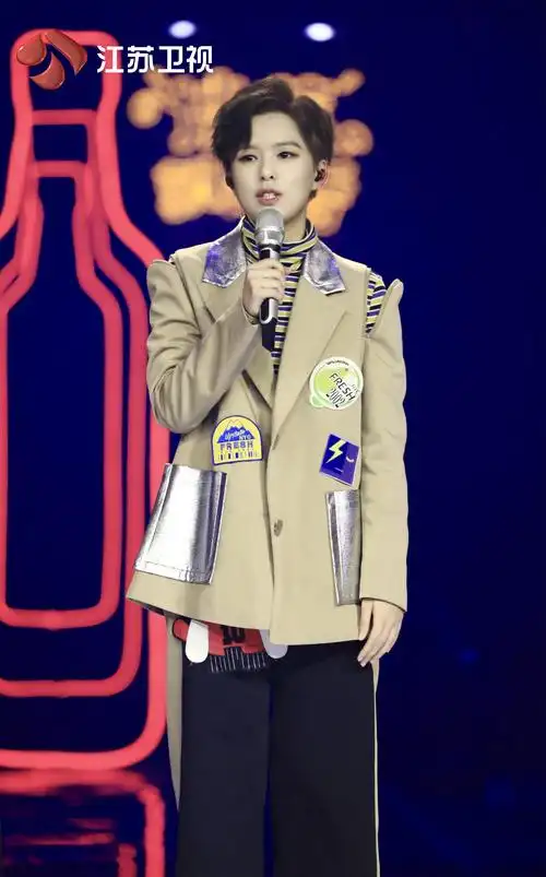 《蒙面唱将猜猜猜》郭静,sunnee杨芸晴互揭"老底" 朱正廷惊喜揭面秀舞