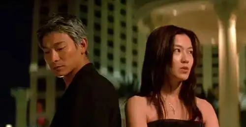 这应该算是《赌侠1999》的续篇了,剧情也是由前作延续而来.