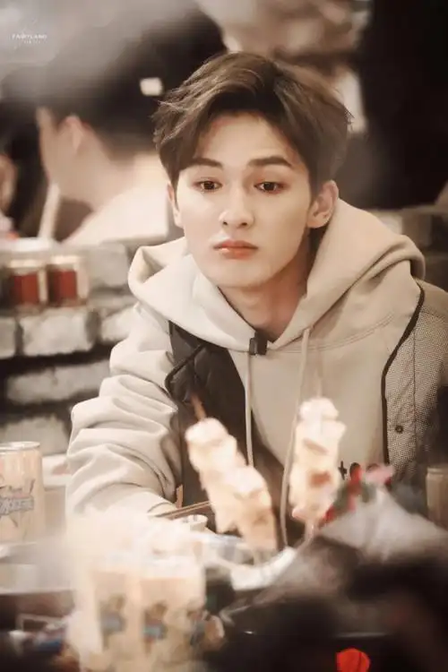 一个朱正廷百个表情包