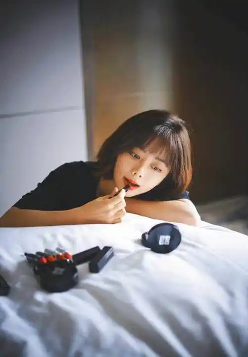 谭松韵是男生的萝莉型女友,穿搭少女感十足,28岁秒变18岁少女_发型