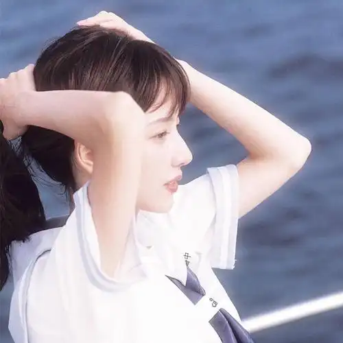 日系清新治愈的qq美女头像两张一组,女生头像图片-回车桌面