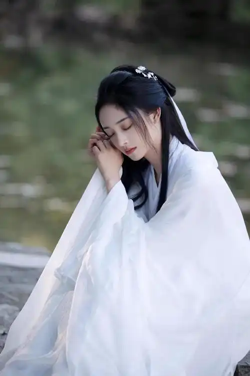 周洁琼写真白衣汉服造型好仙