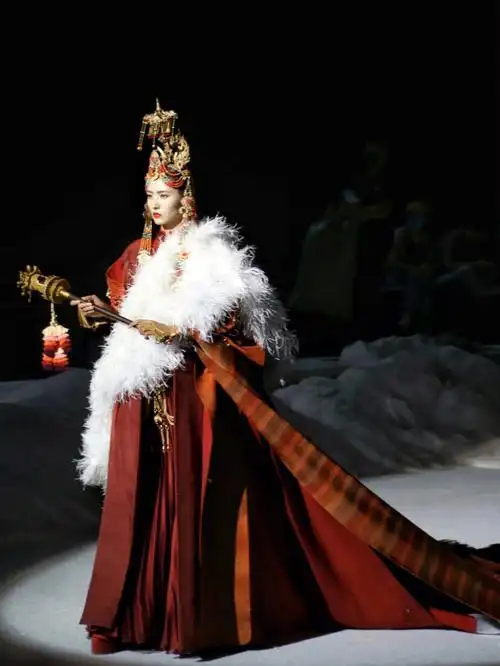 熊英盖娅传说2023ss乾坤碧落