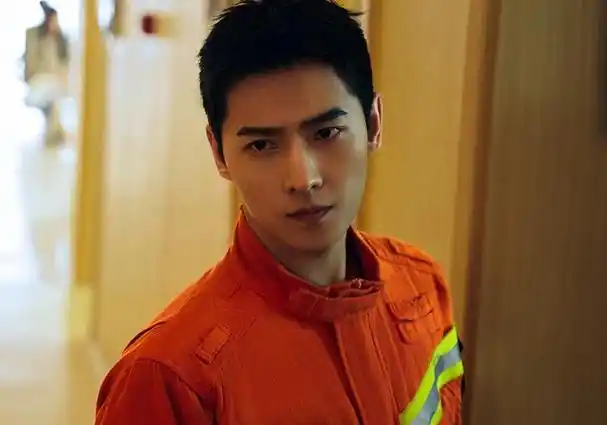 杨洋新剧油腻被群嘲,出场9分钟的魏大勋爆了,网友喊话换男主?