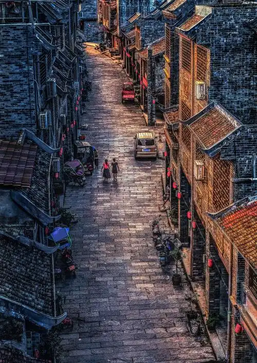 《古镇黄昏》二等奖