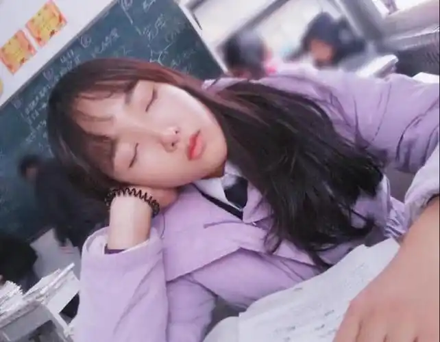 初中女生"自认很美"的3个行为,老师表示不解,成年后才有同感|高中|发