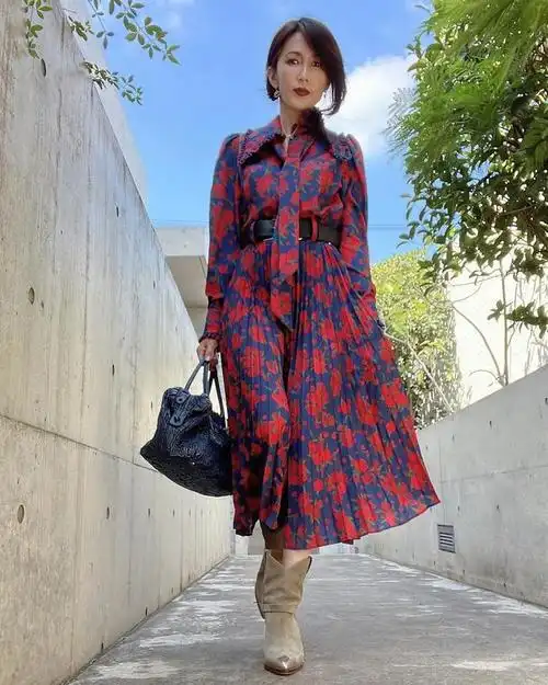 51岁工藤静香美艳浓妆出镜豪宅当t台走出超模气场