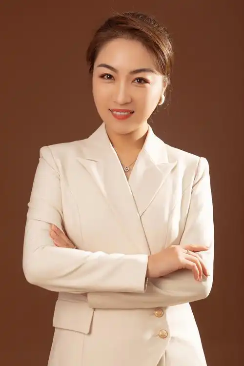 钟瞳《金融聚焦》栏目主持人主持风格:亲切,知性生命必须有裂缝,阳光