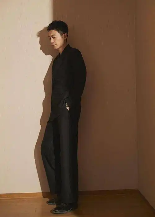 朱亚文雅痞范yyds!朱亚文侧颜优越.朦胧质感氛围超绝.