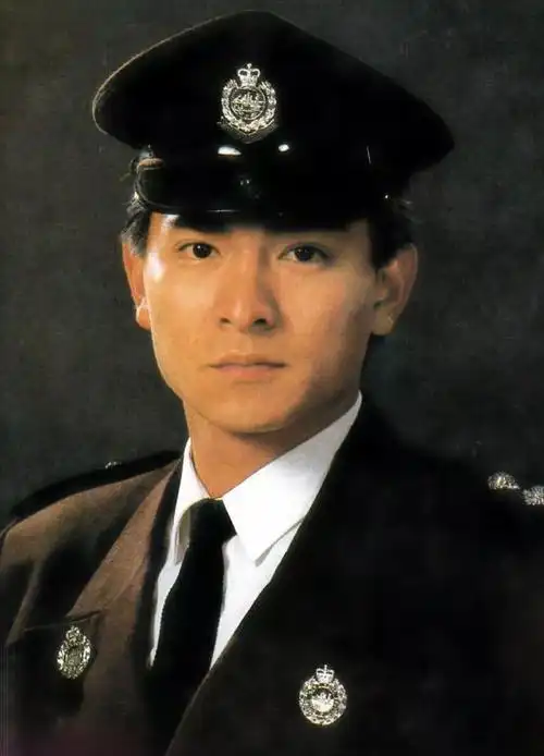 刘德华和张曼玉拍戏,吻戏用力过猛,把张曼玉的兔牙撞断了一颗