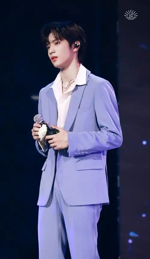 刘耀文 超绝少年气##刘耀文十有五而少年成