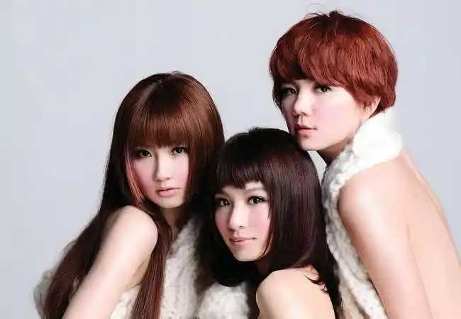 回忆杀ella晒旧照为she庆18岁生日三位美少女仍携手相伴