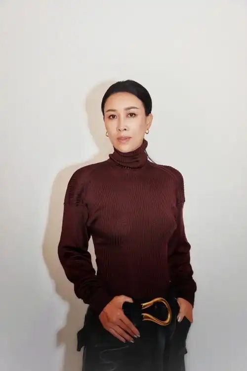 那英个人简介:那英,中国内地华语音乐天后,1967年出生于辽宁沈阳.