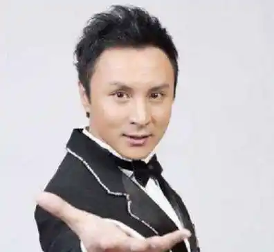 晒近况发福明显,油光疙瘩满面认不出,41岁就老态初显_朱桢_陈赫_发展