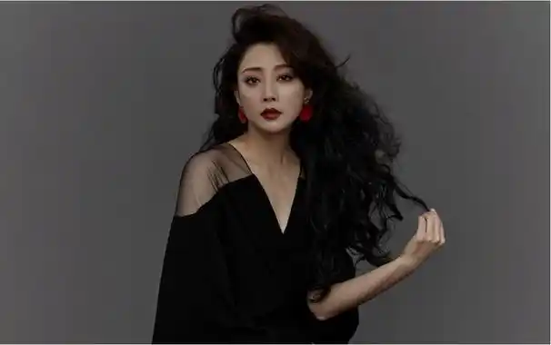 粉丝数次给工作室挑毛病,殷桃霸气回怼,两个原因让她这么有底气_角色