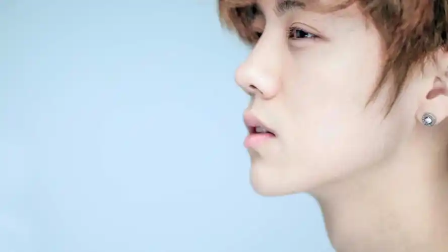 鹿晗精致侧颜照,高清图片,电脑桌面-壁纸族