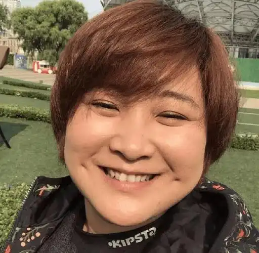 原来"贾玲"只是艺名?知道她的真名后,网友大喊:不改早火了
