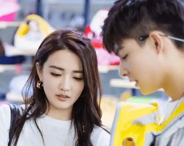 曾经被骂吃人血馒头的徐璐现在的画风怎么了