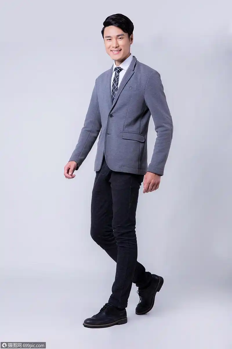 照片 人物情感 商务男士全身像棚拍.jpg