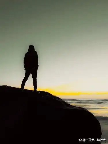 左手孤独,右手寂寞