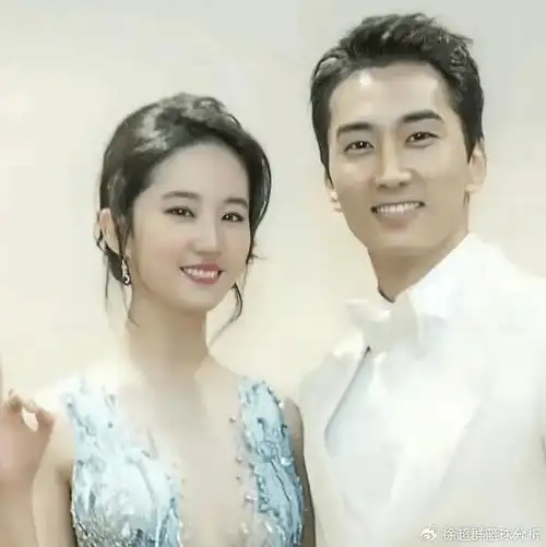 刘亦菲唯一公开过的男友韩国帅哥宋承宪,你们看看帅不帅?