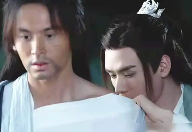 温客行面对周子舒总是一副嬉皮笑脸的样子,用周子舒的话说,温客行就是