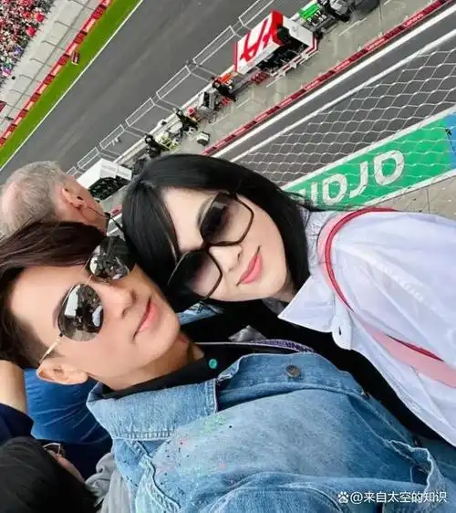 林俊杰晒f1赛场合影,49岁吴彦祖站c位好帅,林志颖吴尊也在场