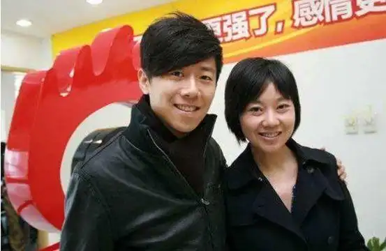 实际上,闫妮比胡歌大11岁.